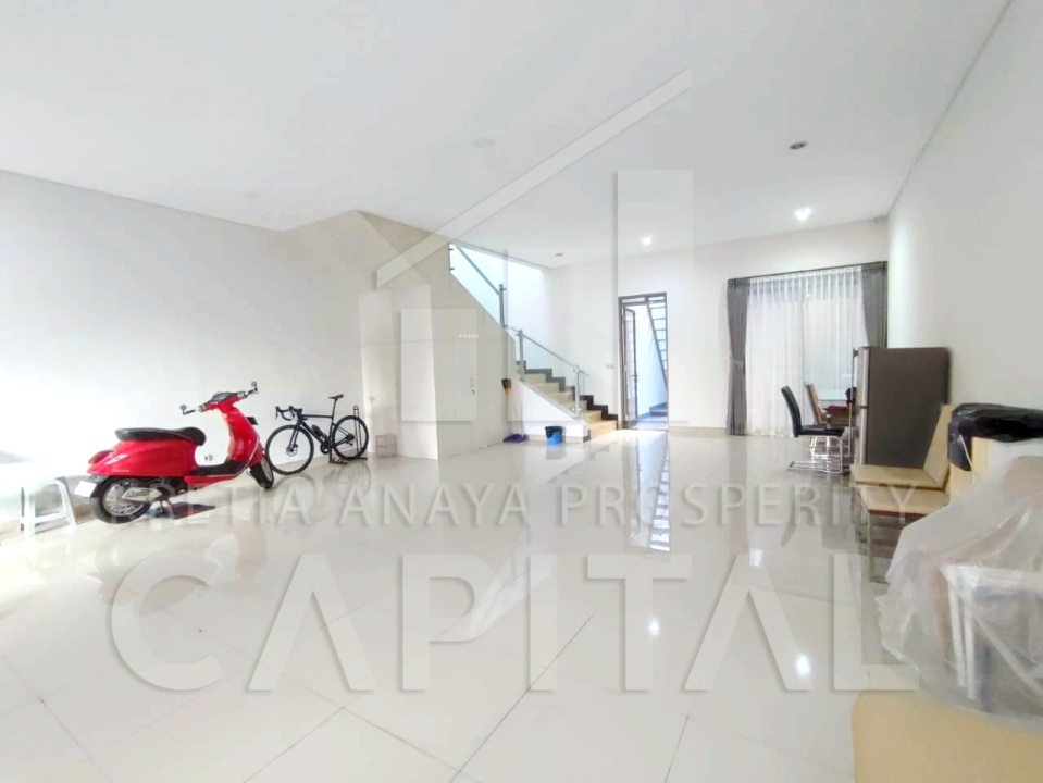 Rumah Sewa Nyaman Lokasi Pajajaran, Bandung, LB 240m²