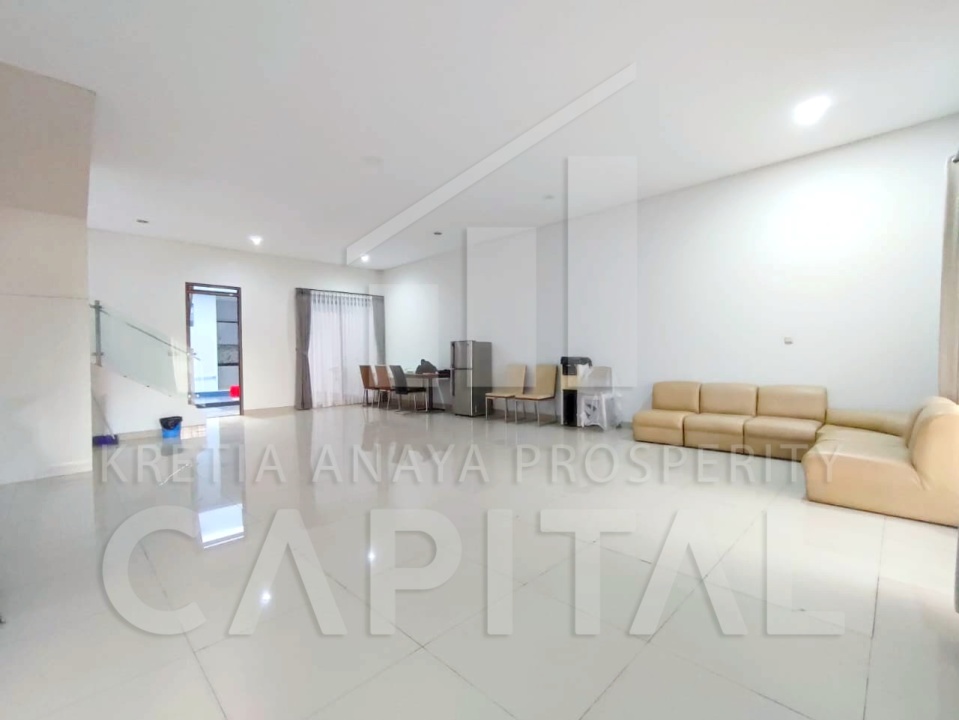 Rumah Sewa Nyaman Lokasi Pajajaran, Bandung, LB 240m²
