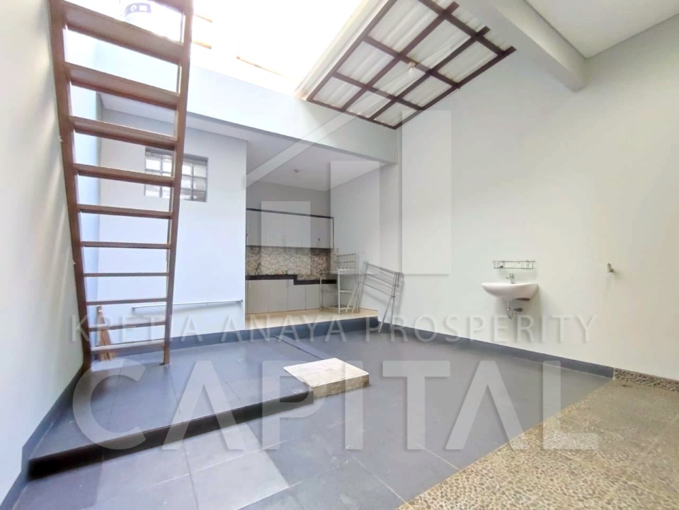 Rumah Sewa Nyaman Lokasi Pajajaran, Bandung, LB 240m²