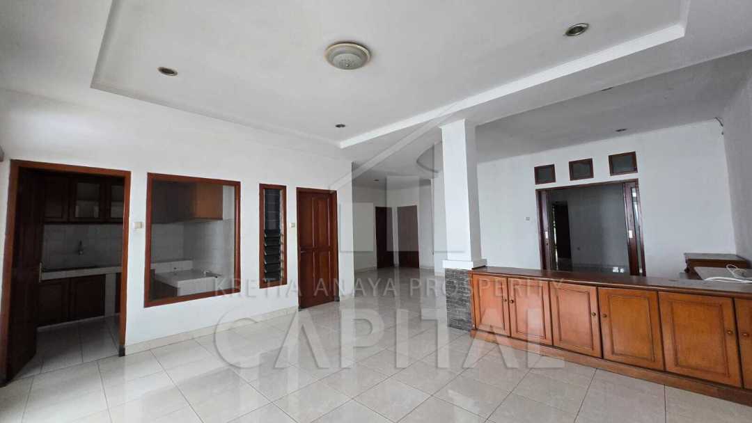 Disewakan Rumah Terjangkau di Hegarmanah, Bandung, LT 330m²