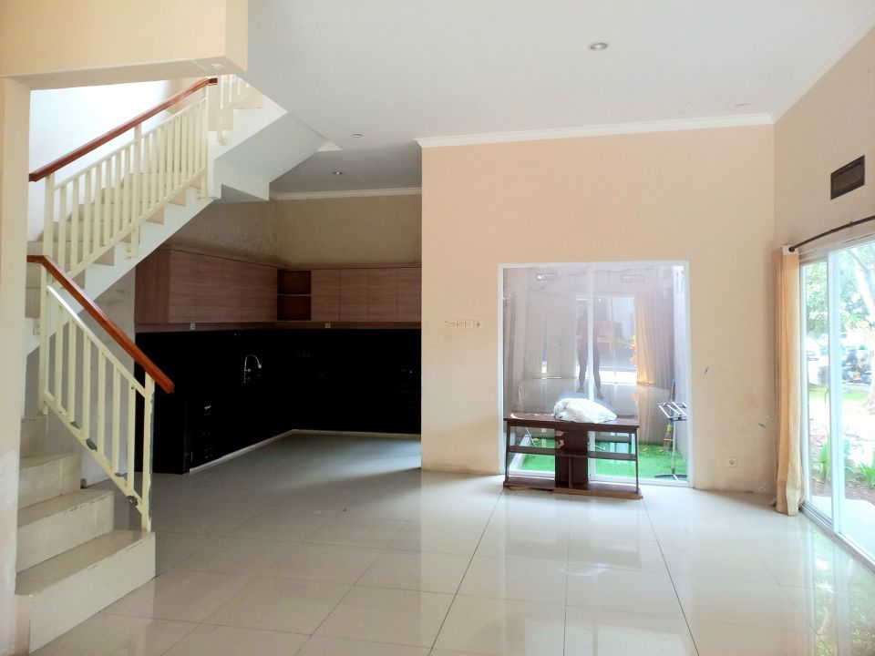 Dikontrakkan Rumah Murah di Kota Baru Parahyangan, Bandung, LT 190m²