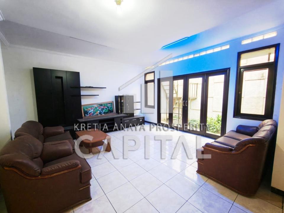 Rumah Sewa Nyaman Lokasi Kota Baru Parahyangan, Bandung, LB 125m²
