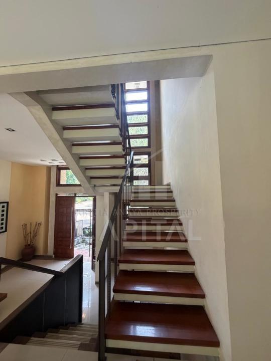 Rumah Sewa Nyaman Lokasi Dago, Bandung, LB 350m²