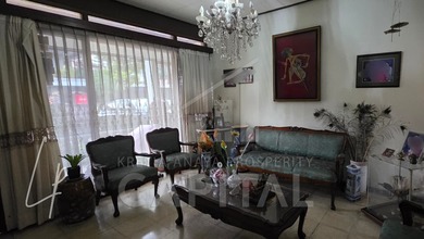Rumah Mewah di Kawasan Geger Kalong, Bandung, LB 500m², Harga 9 Miliar