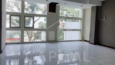 Ruko 4 Lantai Cocok untuk Kantor Klinik di Sayap Surya Sumantri