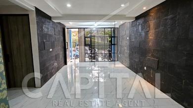 Kesempatan Rumah di Geger Kalong, Bandung, LB 300m², Harga 2,15 Miliar