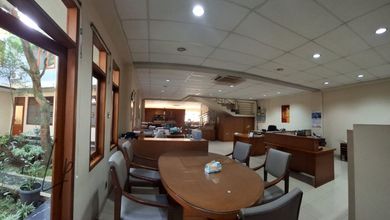 Rumah Luas Strategis Cocok Untuk Kantor Di Supratman 