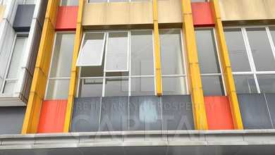 Terawat Siap Pakai Usahamu Ruko 3 Lantai di Summarecon Bandung