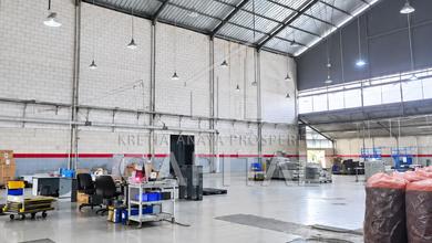 Gudang dan Kantor 2 Lantai dengan Lahan Parkir yang Luas di Sayap Soekarno Hatta