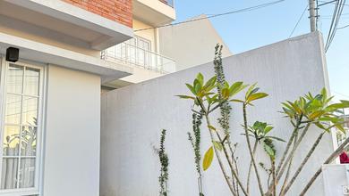 Rumah Siap Huni di Kawasan Sariwangi, Bandung, LT 120m²