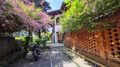 Rumah Elegan di Dago, Bandung, 7 Kamar Tidur, LT 678m²