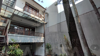 Rumah Mewah di Setra Duta, Bandung, 3 Kamar Tidur, LT 190m²