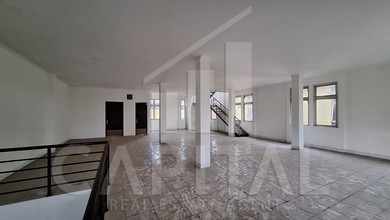 Ruang Usaha Strategis dan Ramai di Sayap Dago