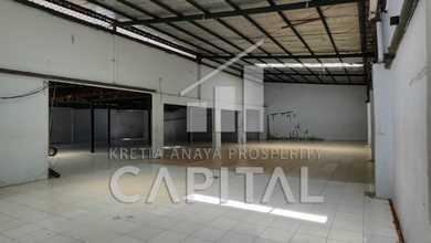 Gudang Strategis Cocok Untuk Home Industry – Holis Permai