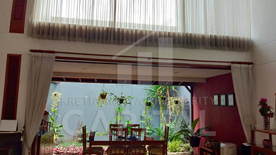 Kesempatan Eksklusif, rumah Prestisius di Setra Duta, Bandung, LB 230m²