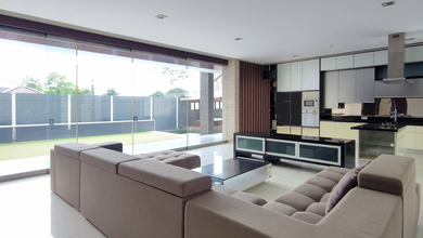 Dijual rumah Premium di Setra Duta, Bandung - LT 616m²