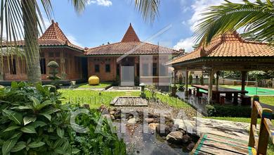 Jual Rumah Megah Luas 4034 m2 Kawasan Purwakarta Kota, Purwakarta