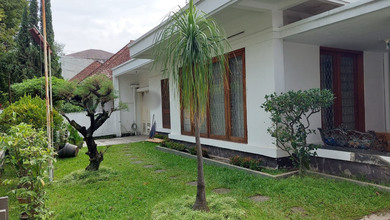 Rumah Elegan di Gatot Subroto, Bandung, 10 Kamar Tidur, LT 467m²