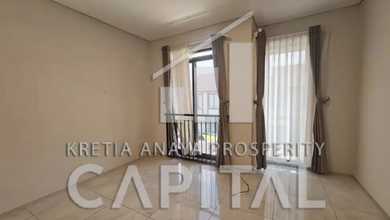 Dijual Rumah Strategis di Kota Baru Parahyangan, Bandung - LT 120m²