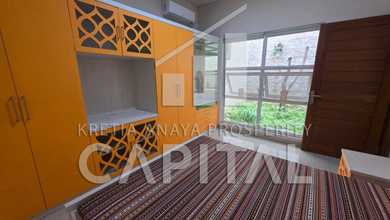 Jual Segera Rumah Elit di Setra Duta, Bandung, LT 198 m2