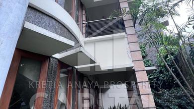 Jual Rumah Bagus LT 241 m2 di Dago, Bandung