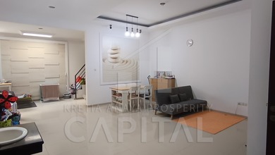 Kesempatan Rumah di Taman Holis Indah, Bandung, LB 135m², Harga 1,6 Miliar