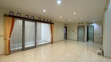 Penawaran Eksklusif, rumah Prestisius di Sarijadi, Bandung, LB 210m²