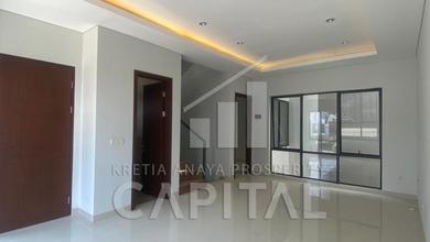 Hunian Mewah di Kawasan Setra Duta, Bandung, LB 89m², Harga 3 Miliar