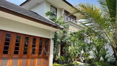 Rumah Modern di Geger Kalong, Bandung, Luas 375 m2