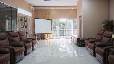 Ruang Usaha 3 Lantai di Jalan Riau Dekat Taman Pramuka Lokasi Strategis Daerah Wisata Kuliner