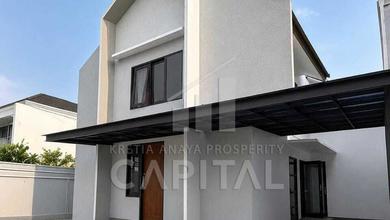 Rumah Mewah di Kawasan Setra Duta, Bandung, LB 130m², Harga 2,85 Miliar