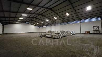 Gudang Konstruksi Baja Strategis Atap Tinggi Bersih dan Siap Pakai di Leuwigajah Dekat Akses Pintu Tol Baros