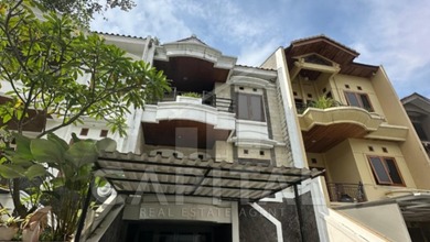 Rumah Megah Semi Furnished Lokasi Strategis Kawasan Setra Duta