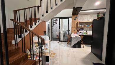Rumah Idaman di Taman Holis Indah, Bandung, 4 KT, Harga 2 Miliar