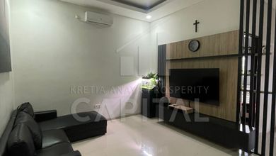 Hunian Mewah di Kawasan Taman Holis Indah, Bandung, LB 146m², Harga 2,6 Miliar