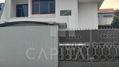 Rumah Elite di Kawasan Andir, Bandung, LB 200m², Harga 3,3 Miliar