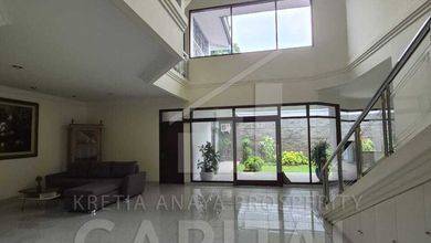 Disewakan Cepat Rumah Cantik dengan Tanah Luas 380 m2 Kawasan Setra Sari