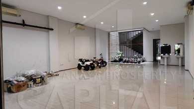 Rumah modern dengan Luas 269 m2 Daerah Cihampelas, Bandung