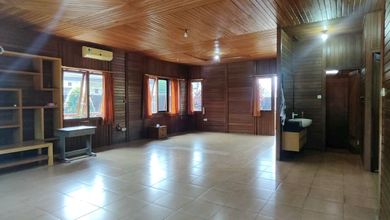 Jual Segera Rumah Elit di Surya Sumantri, Bandung, Luas 455 m2