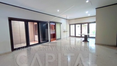 Rumah Sewa Nyaman Lokasi Surya Sumantri, Bandung, LB 260m²