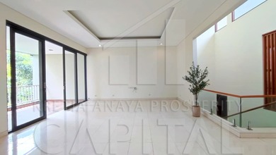 Rumah Elegan di Ciumbuleuit, Bandung, 2 KT, LT 270m²