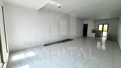 Dijual Ruko di Area Premium Peluang Market Besar di Holis Cigondewah Bandung Unfurnished