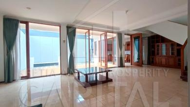 Kesempatan Langka, rumah Mewah di Setra Duta, Bandung, LB 500m²