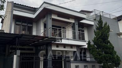 Penawaran Langka, rumah Prestisius di Taman Holis Indah, Bandung, LB 216m²