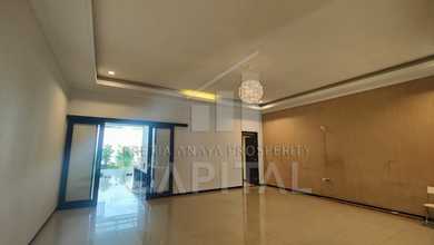 Disewakan Cepat Rumah Bagus dengan Tanah Luas 300 m2 di Mekar Wangi