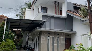 Kesempatan Rumah di Sarijadi, Bandung, LB 200m², Harga 1,9 Miliar