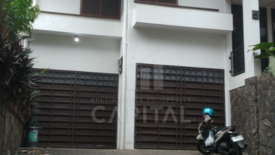 Hunian Mewah di Kawasan Surya Sumantri, Bandung, LB 400m², Harga 8,5 Miliar