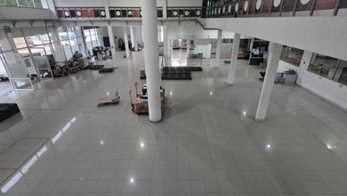 For Rent, Gudang dan Lahan Parkir yang Luas di Sayap Soekarno