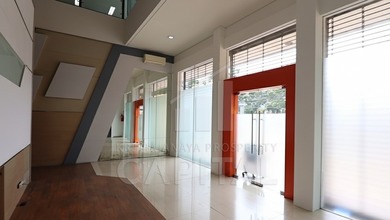 Ruang Usaha di Jalan Peta Sangat Cocok untuk Kantor Bank dan Bisnis Lainnya