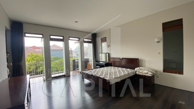 Rumah Mewah di Mekar Wangi, Bandung, 4 Kamar Tidur, LT 313m²